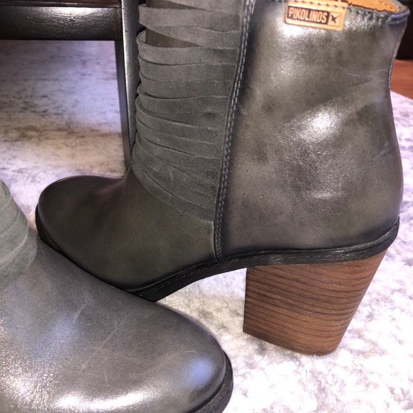 Boots - Picture 3 of 5